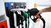 Decretan una suba parcial de los impuestos a los combustibles